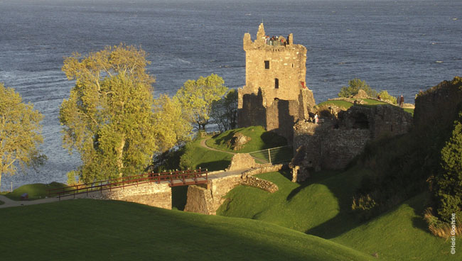 Loch Ness Urquhart Castle  1555